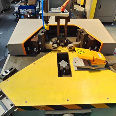 Heavy Duty Hydrauic Type Windows Profile Corner Combining Machine For pucnhing Aluminum Corner