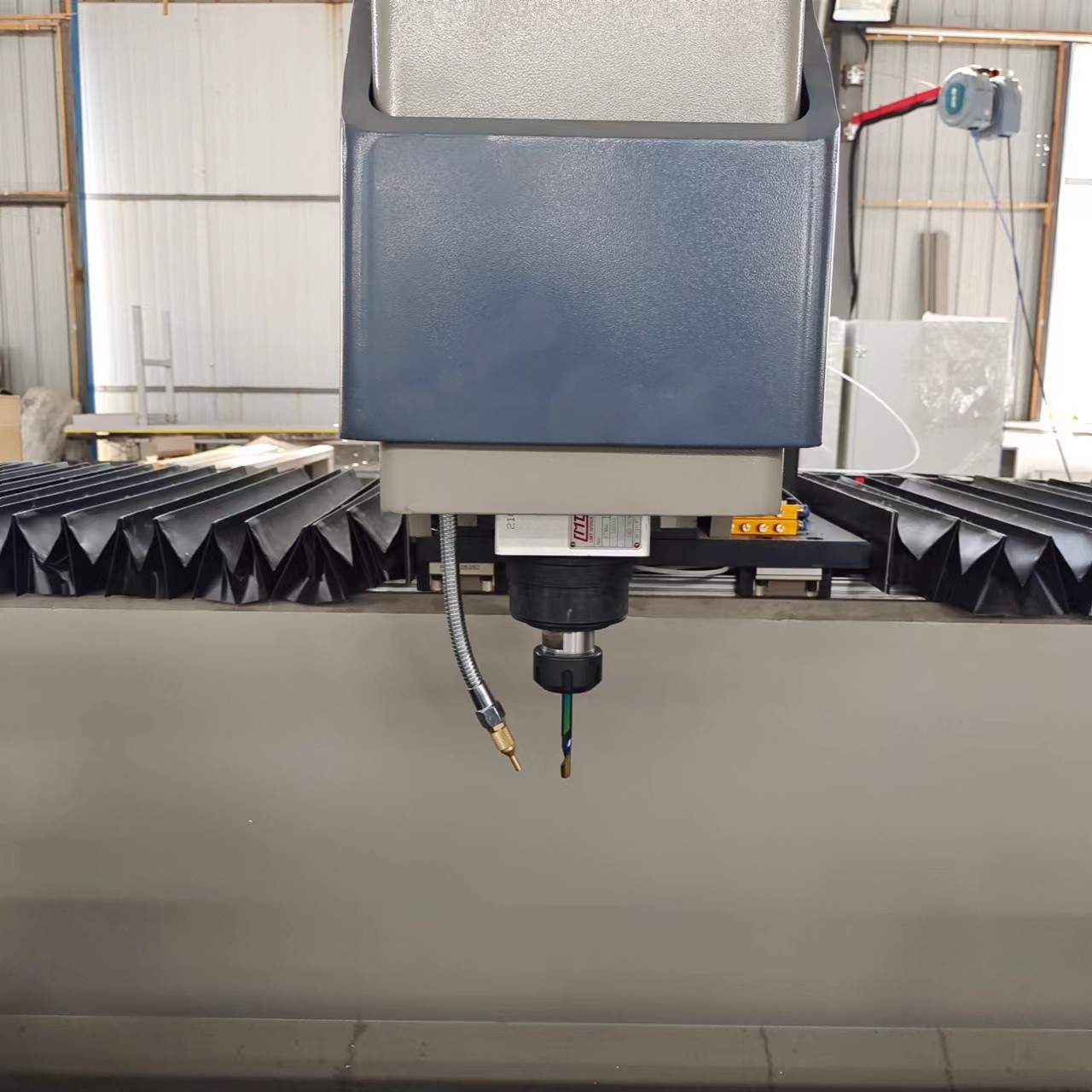 Pneumatic Rotation CNC Drilling Milling Machine 3 Axis Machining Centre