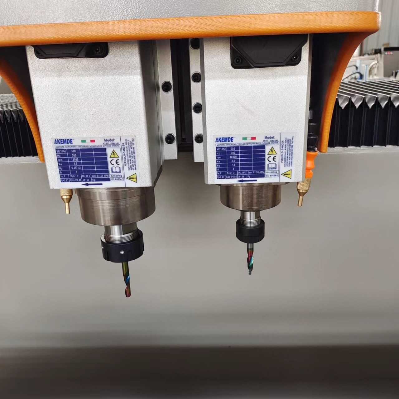 3+1 Axis CNC Drilling Milling Machine Automated Milling Aluminum
